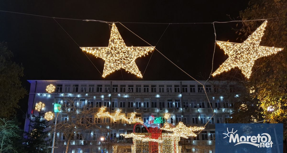 22 светещи елхи ще бъдат монтирани на площад Независимост като