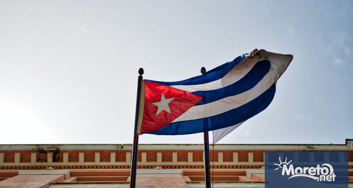 Стотици хора във втория по големина град в Куба Сантяго