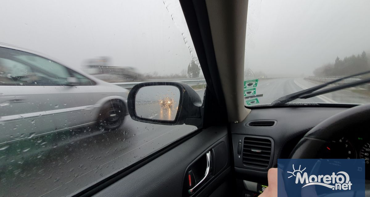 Засилен трафик се очаква днес и по пътищата в страната