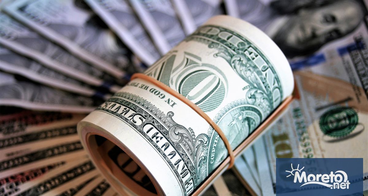 Около 2 3 милиарда долара в банкноти в долари и евро