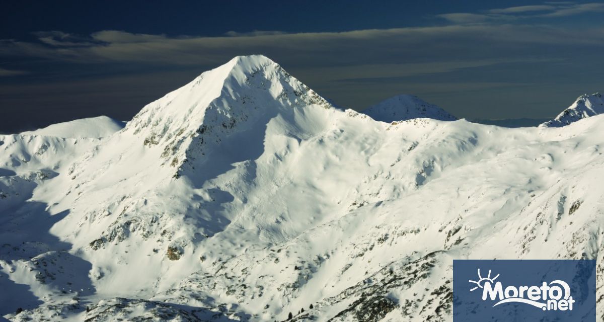 Висока е лавинната опасност в планините днес съобщиха за БТА