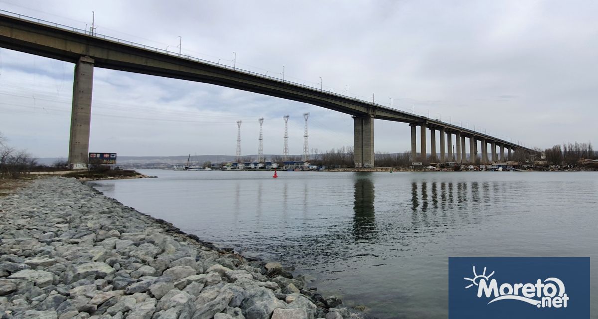 Основното трасе на Аспарухов мост трябва да се ремонтира от