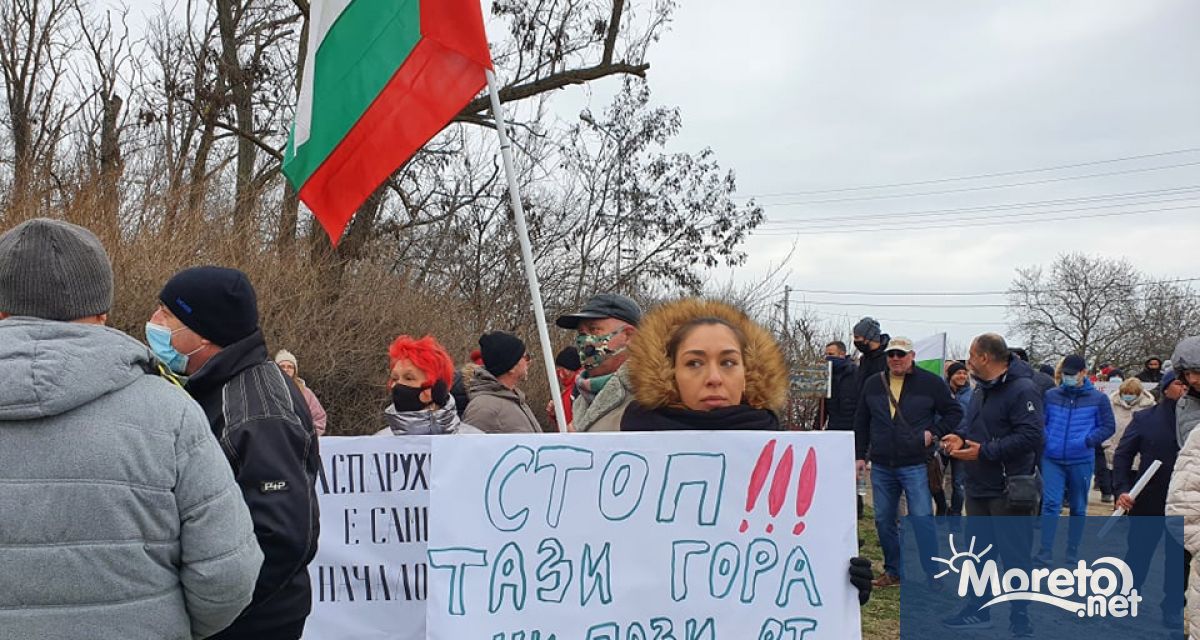 Граждански протест срещу изсичането и застрояването на защитната гора в