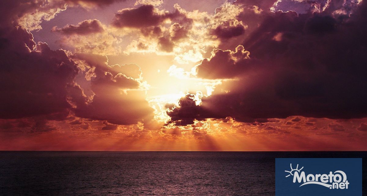 Тази нощ над източната половина от страната облачността ще е