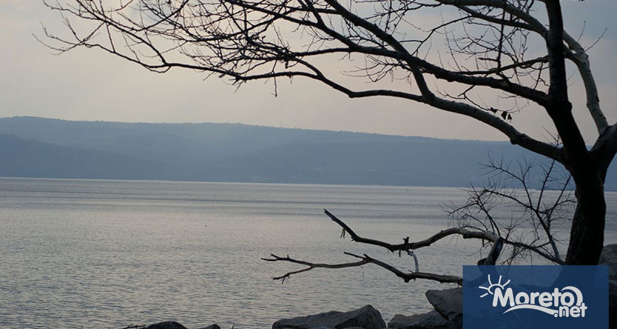 През следващото денонощие времето в страната ще бъде предимно облачно