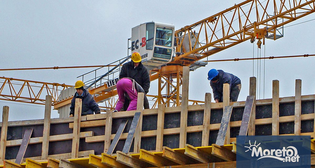 Над три пъти повече обекти работни места машини и оборудване