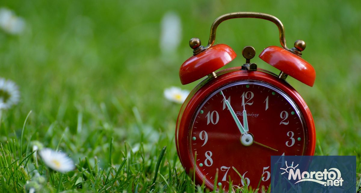 Тази неделя 30 март преместваме часовниците с 1 час напред