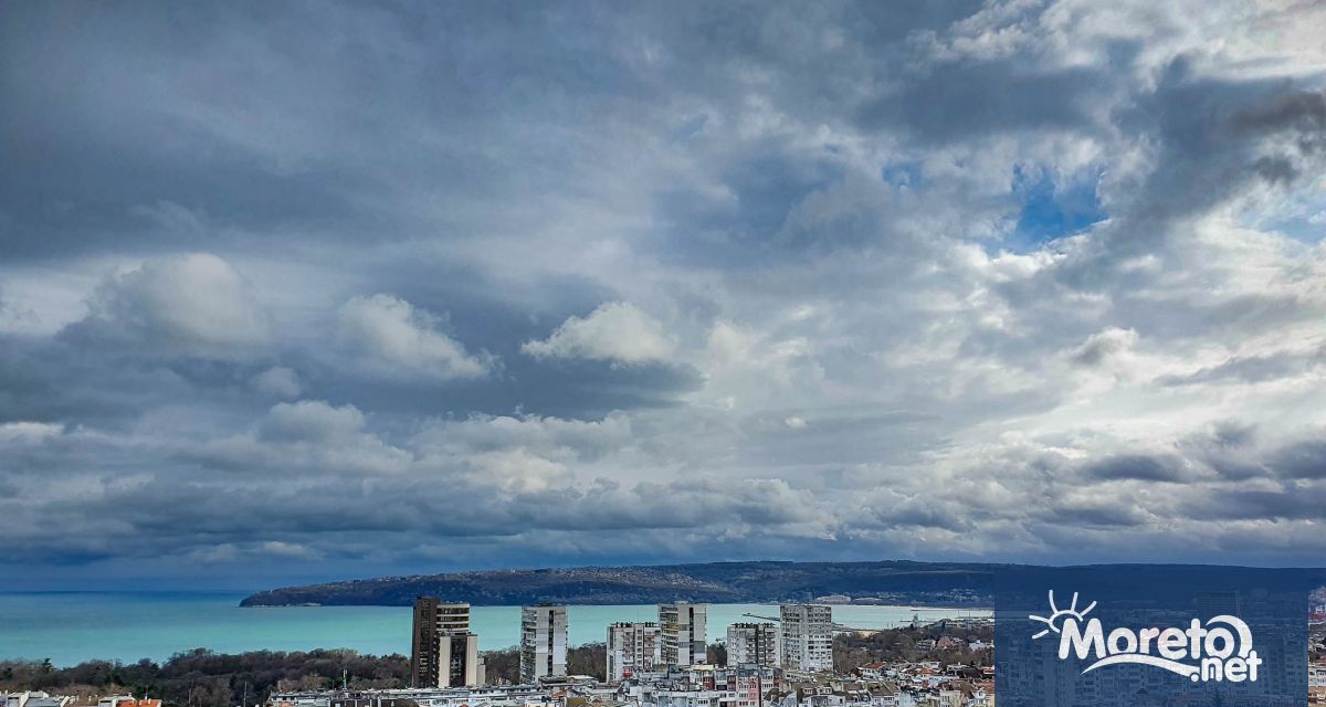 През следващото денонощие ще бъде облачно и дъждовно Значителни валежи