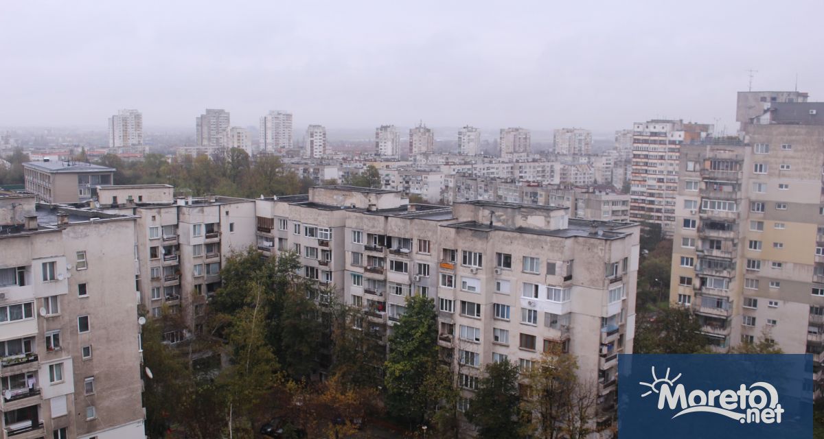 През 2024 г повече от две трети 68 от населението