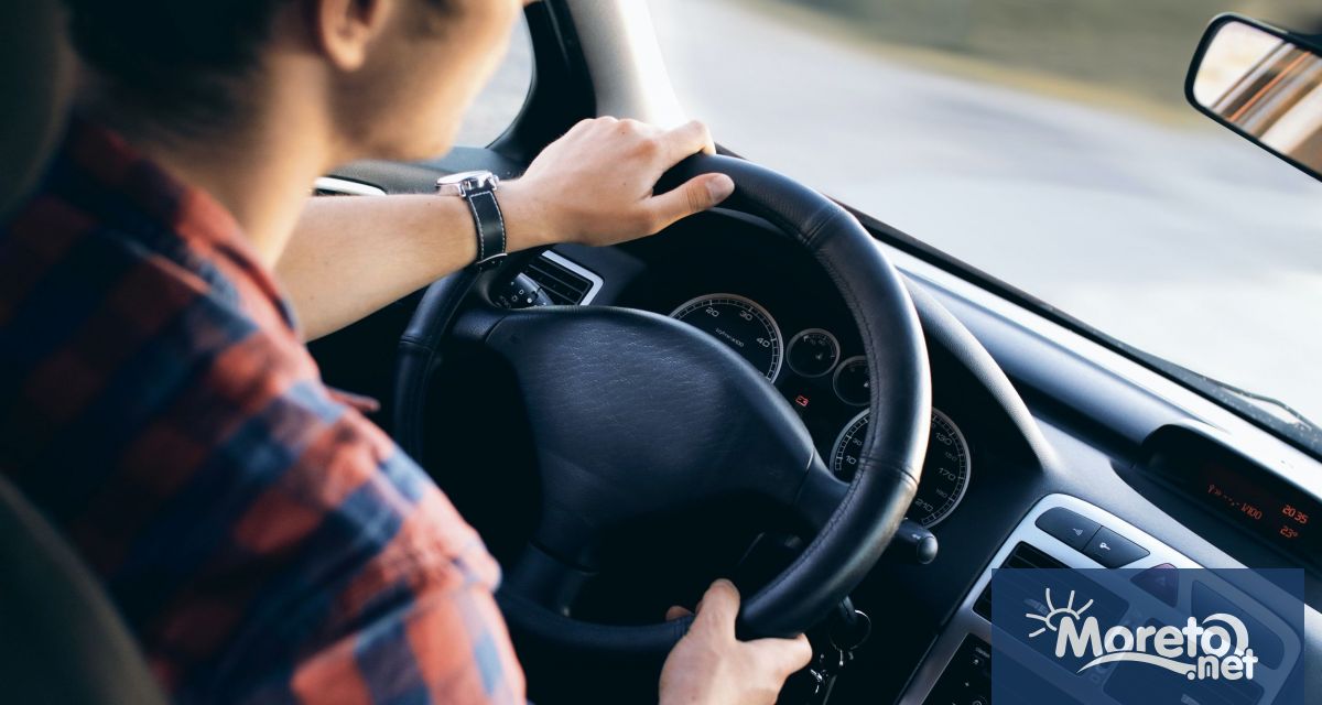 18 годишна водачка на лек автомобил която притежава шофьорска книжка от