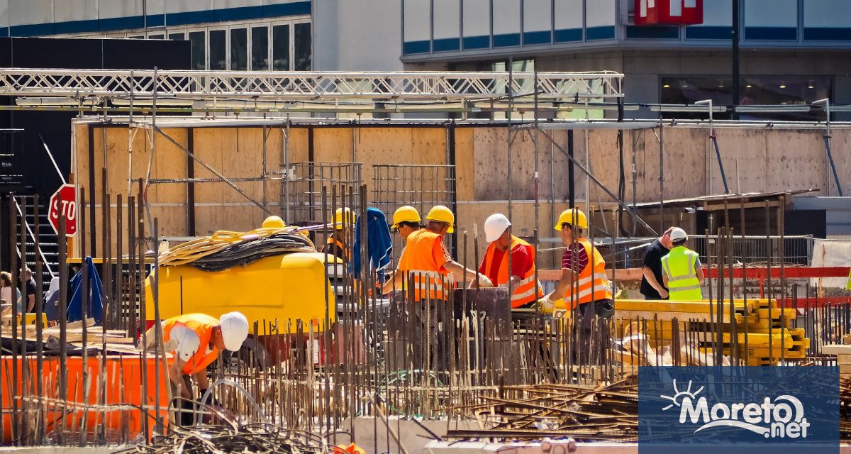 Високите температури през лятото създават потенциални рискове за работниците като