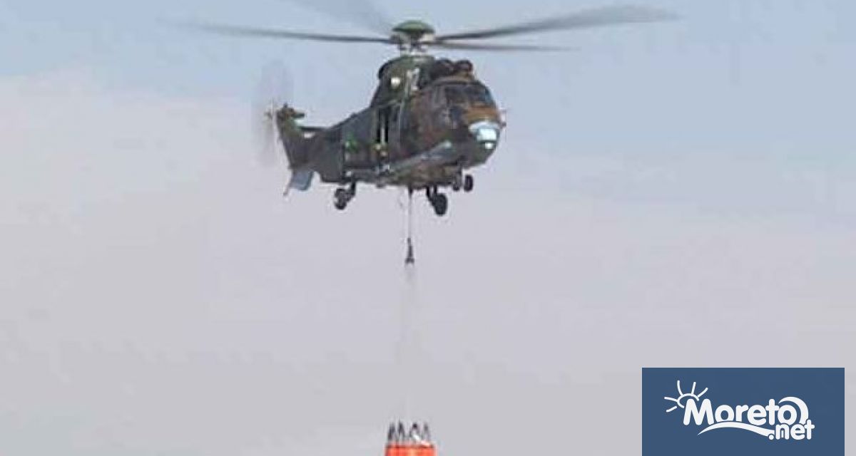 Военнослужещи от 24 та авиобаза Крумово с вертолет AS 532 AL