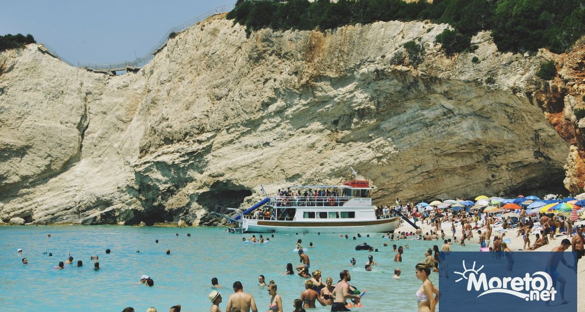 Милиони туристи всяко лято се стичат към най популярните плажни дестинации