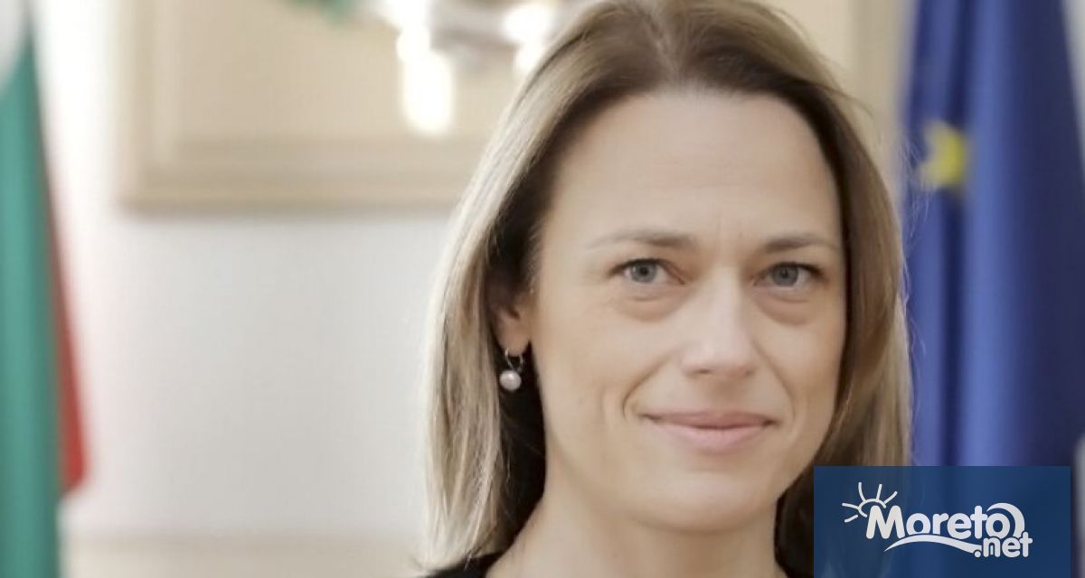 Бившият председател на Народното събрание Ива Митева обяви че се