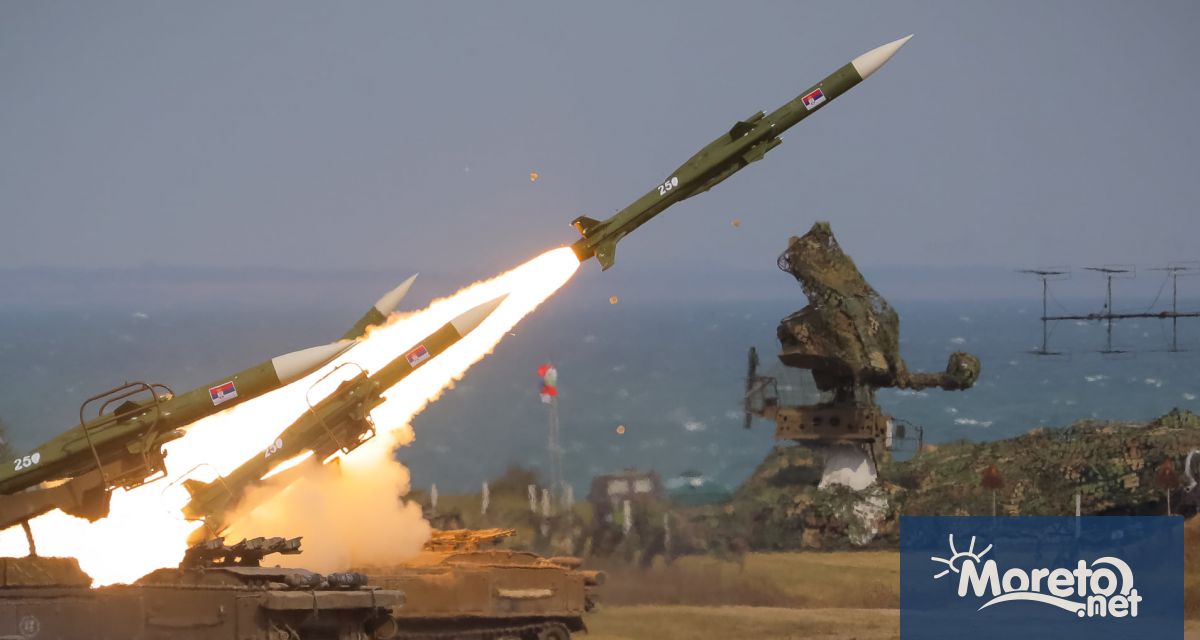 Президентът и главнокомандващ на Въоръжените сили Румен Радев началникът на