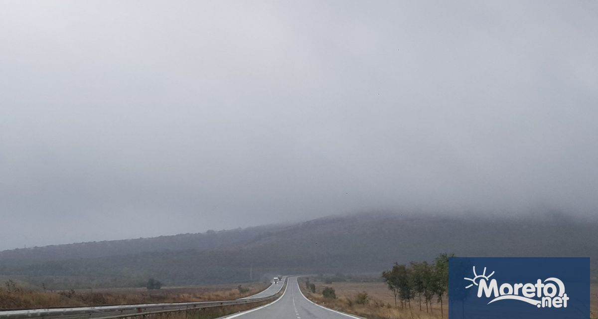 Пътните настилки са мокри по високите и усойни места където