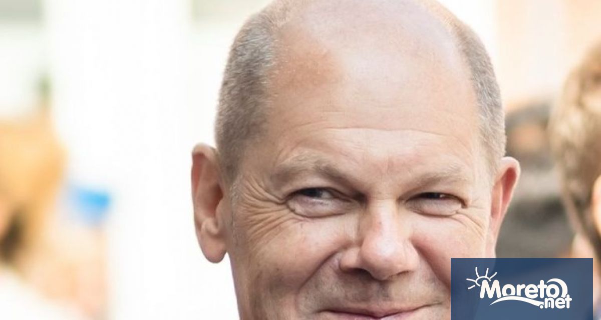 Шолц едва в сряда се съгласи да изпрати 14 танка