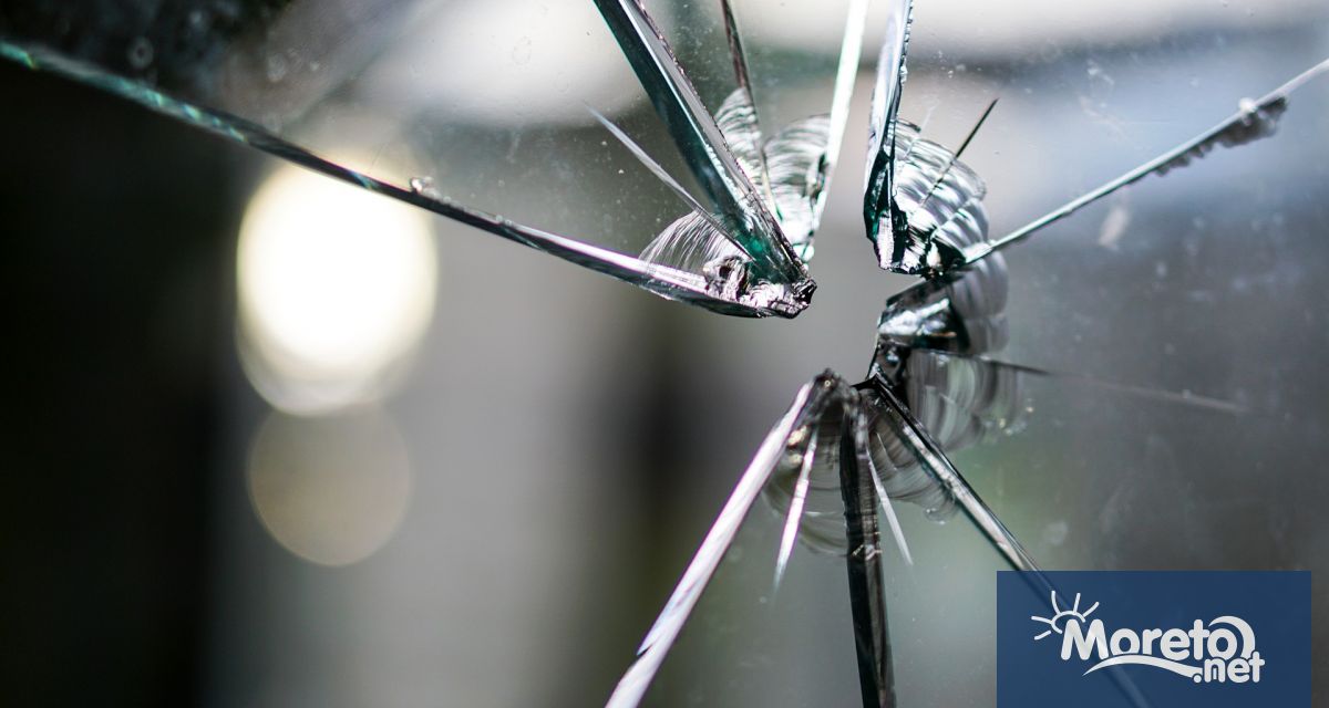 Трима варненски младежи са задържани за вандалски действия над лек