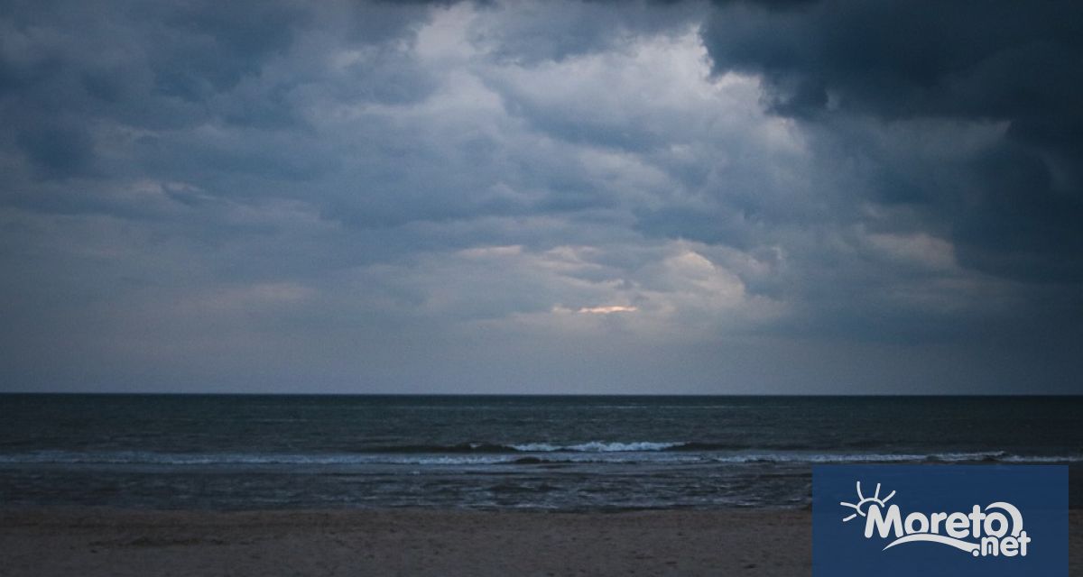 В неделя над Черноморието ще преобладава облачно време и следобед