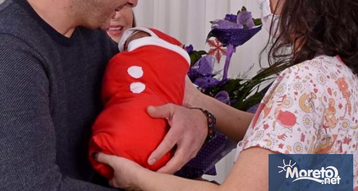 Момиченце е първото бебе родило се в нощта на Рождество