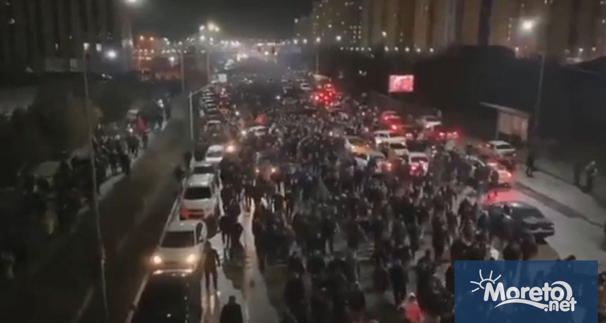 Десетки убити протестиращи обезглавени полицаи десант на руски парашутисти