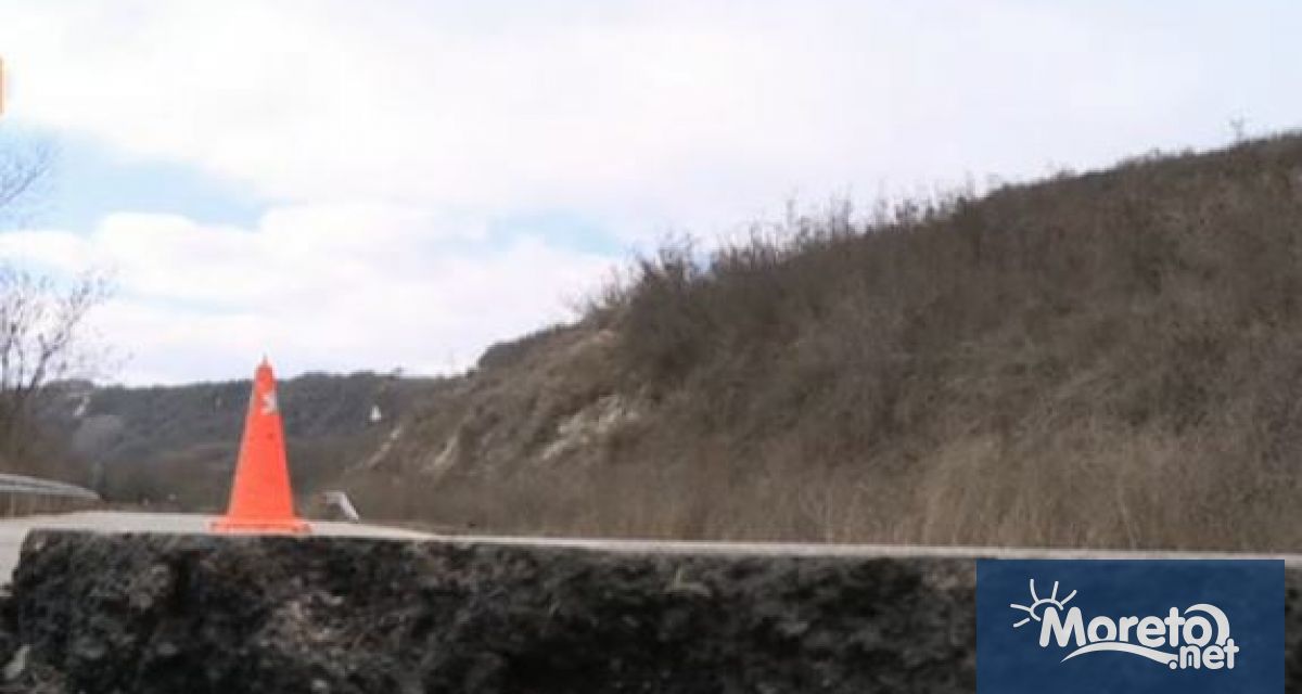 Участък от панорамния път Балчик – Тузлата пропада заради активизирало
