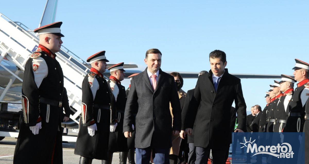 Министър председателят Кирил Петков пристигна в Скопие На летището българският премиер