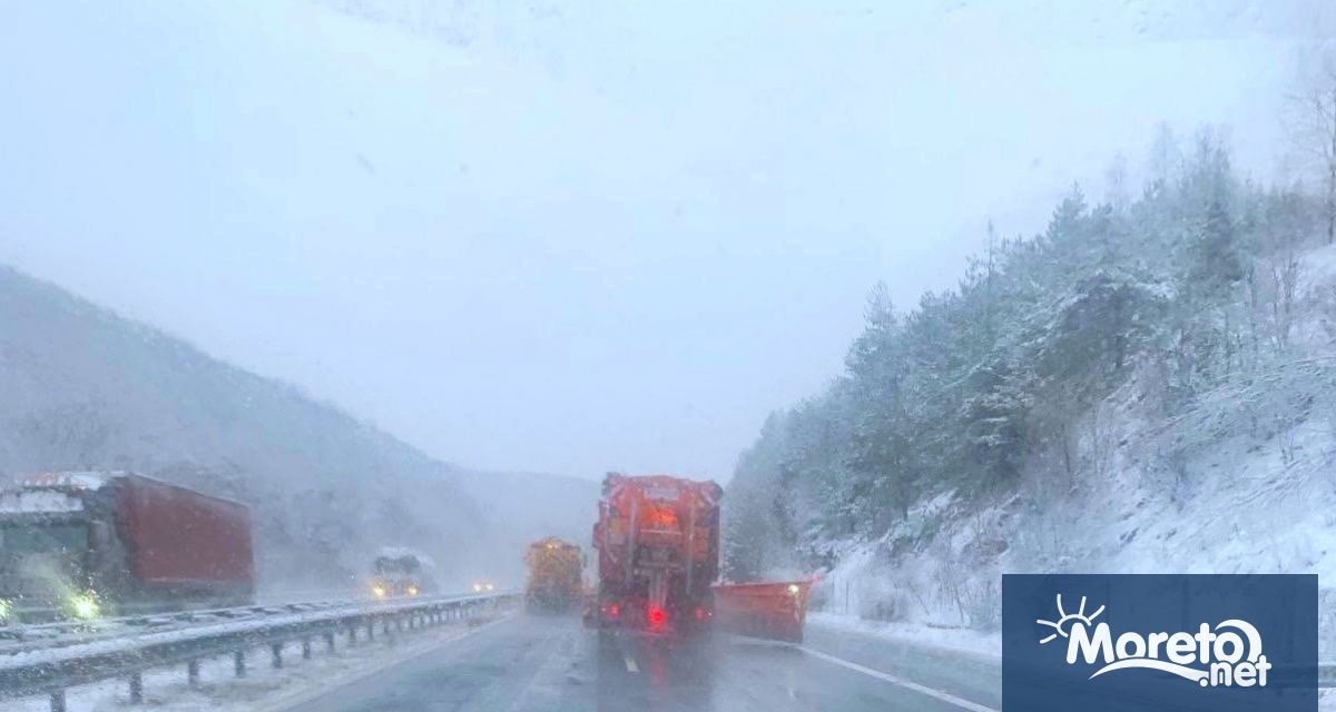 337 снегопочистващи машини обработват пътищата от републиканската пътна мрежа В