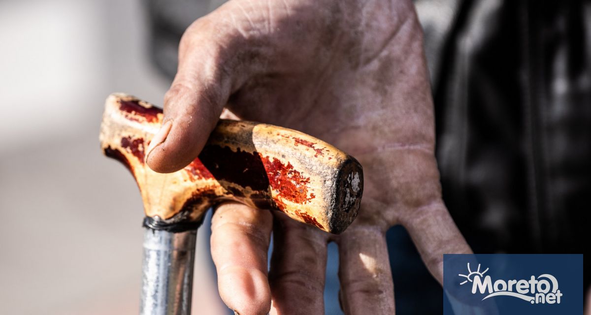 Хората са омазани с екскременти превърнали са в скелети от