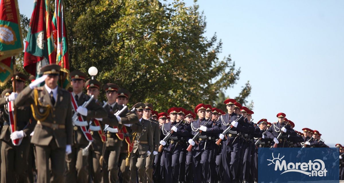 373 са обявените места за курсанти в трите висши военни