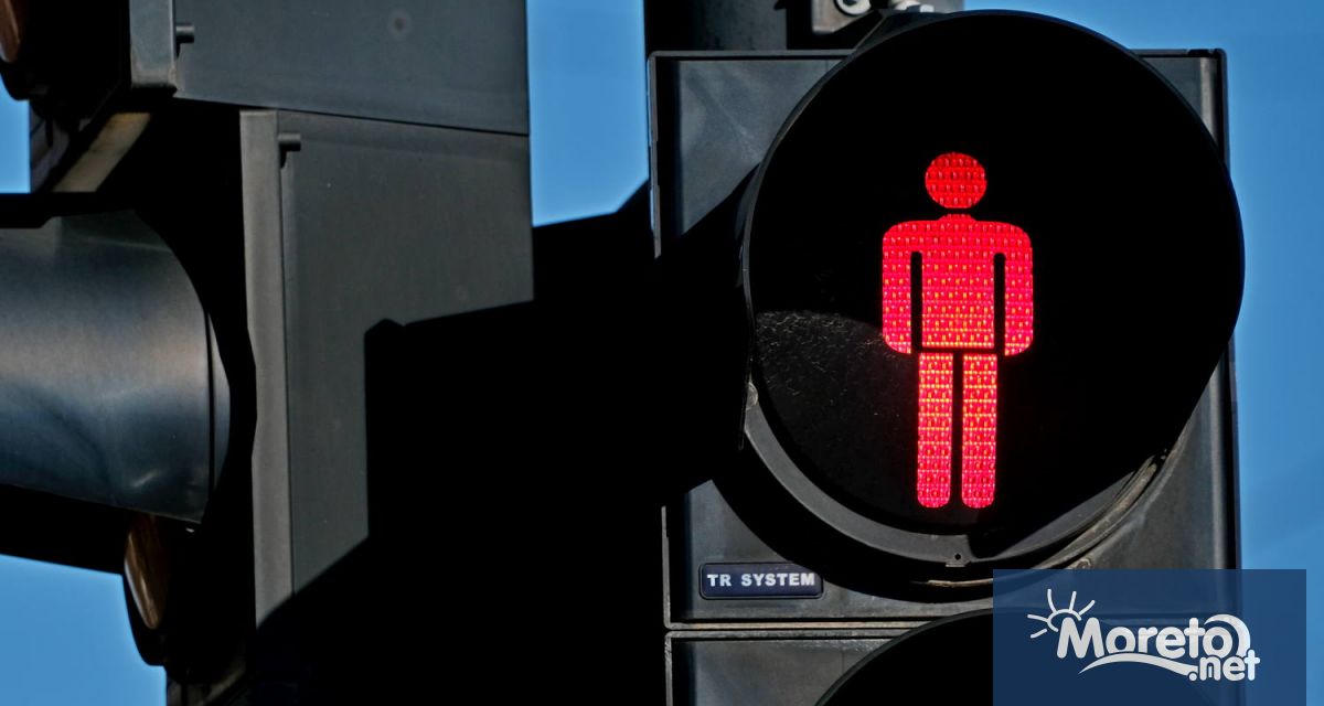 10 годишно дете пресичало на червен сигнал на светофара е с