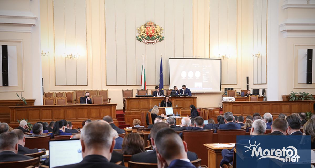 Депутатите ще обсъдят и гласуват искането за оставка на председателя