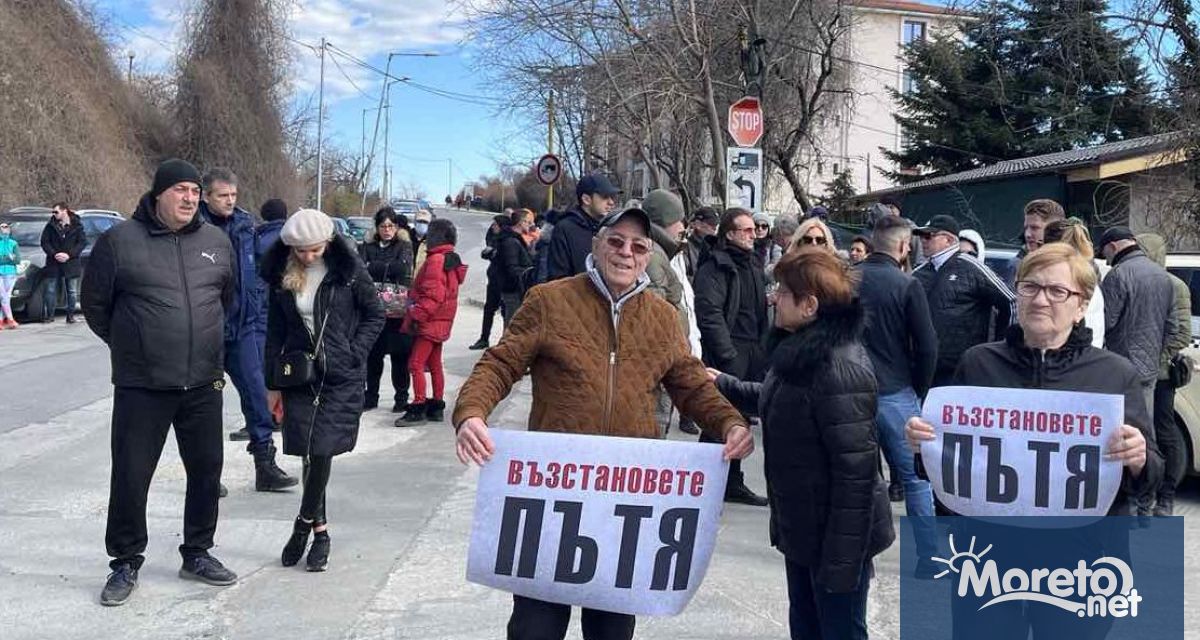 Десетки жители на курортен комплекс Чайка протестираха на отбивката за