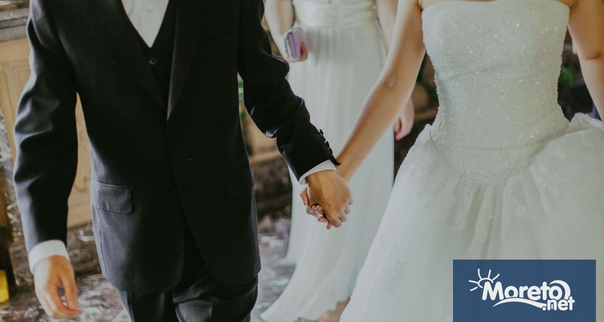 Осем двойки ще сключат граждански брак във Варна на днешната