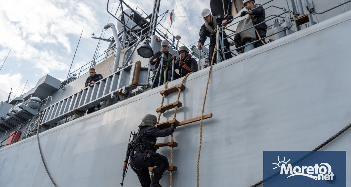 През настоящата седмица кораби от състава на Флотилия бойни и