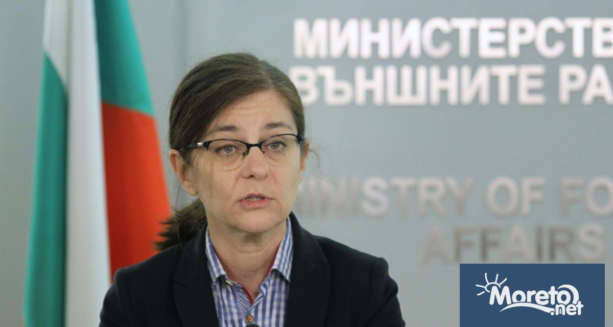 Министърът на външните работи Теодора Генчовска депозира своята оставка пред