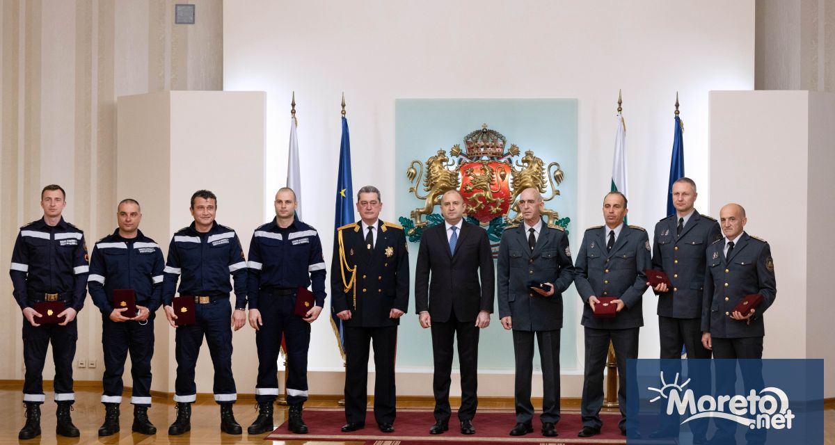 На церемония в Гербовата зала президентът Румен Радев удостои с