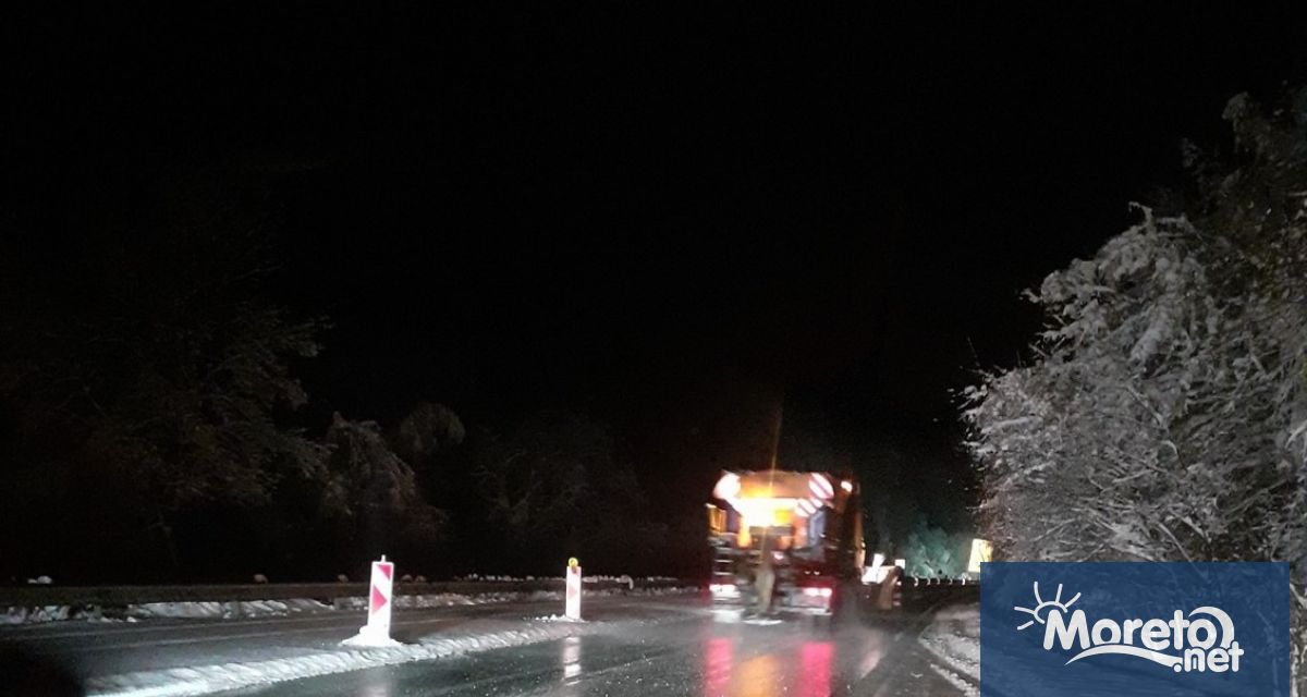 Републиканските пътища са обработени и проходими при зимни условия Работата