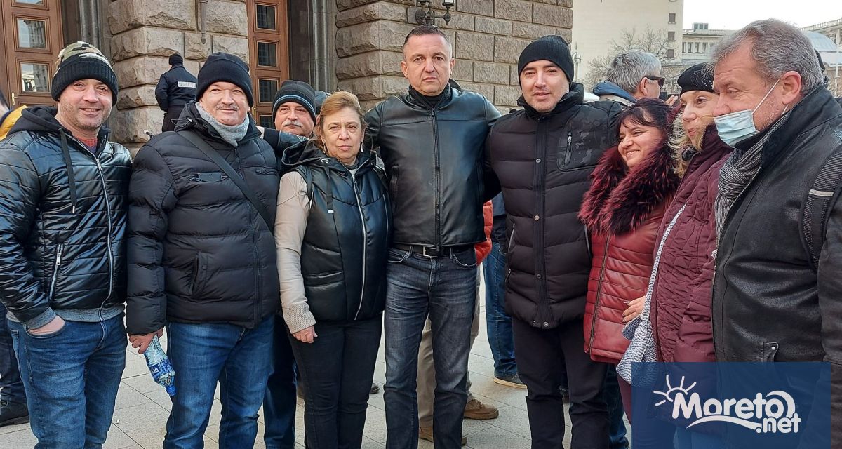 Кметът на Варна Иван Портних се появи на протеста пред