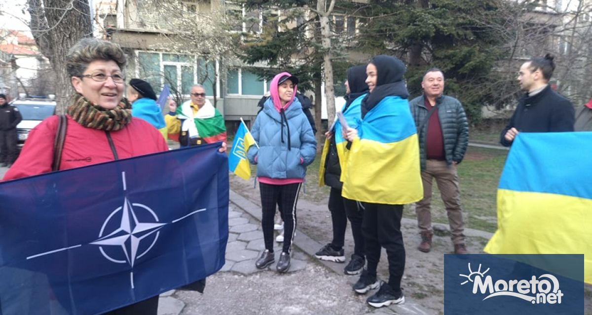 Украински граждани се събраха по рано днес на протест пред Генералното