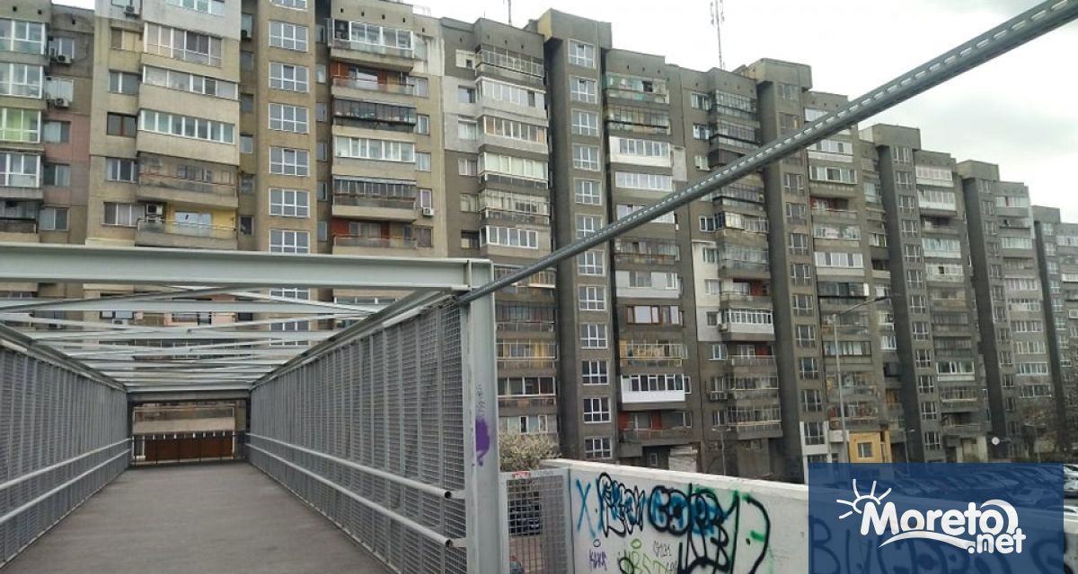 Абсолютна безхаберност новите пасарелки по бул В Левски тънат в мизерия споделя