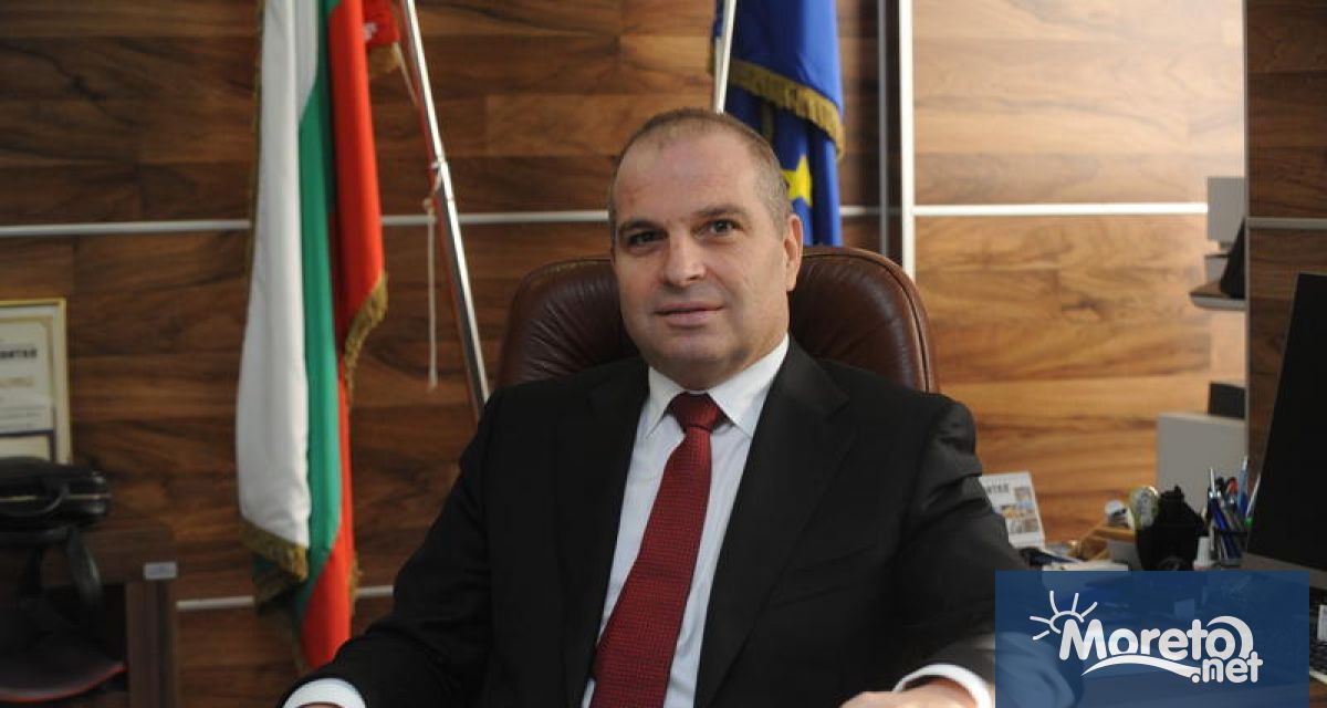 Регионалният министър в оставка Гроздан Караджов призова пътно строителните фирми които