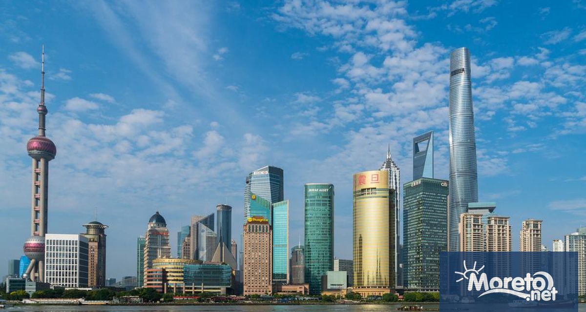 Властите на китайския финансов център Шанхай започват от днес да