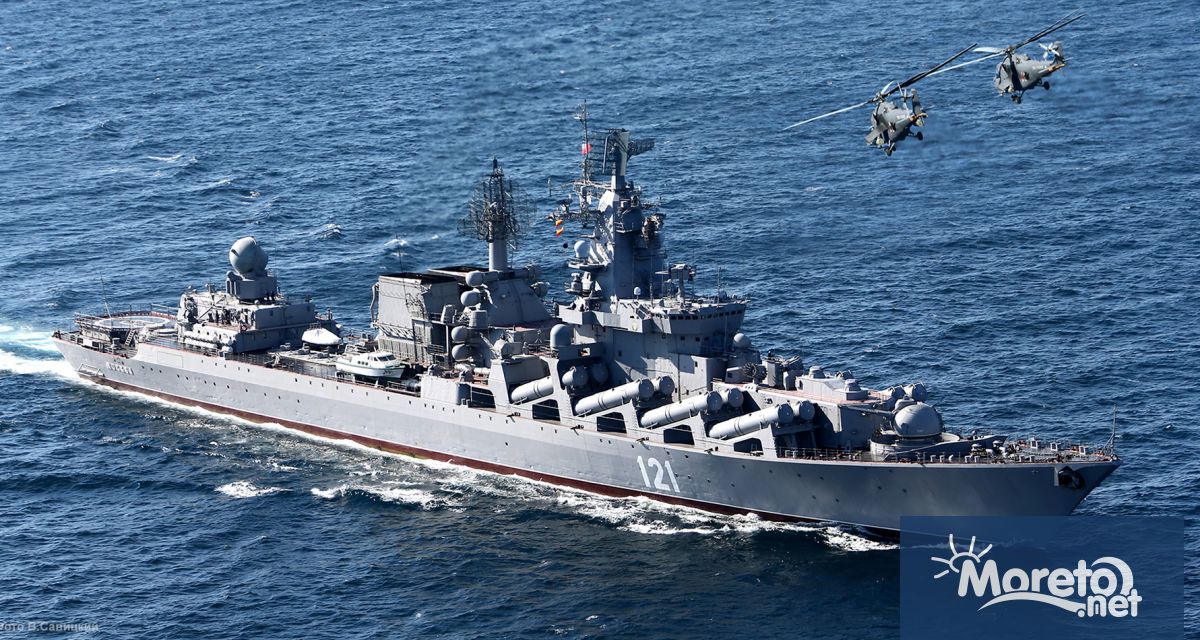 Флагманът на руския Черноморски флот - ракетният крайцер Москва е
