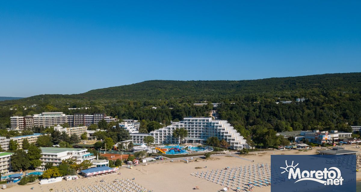 Към момента в няколко от хотелите на курорта са настанени