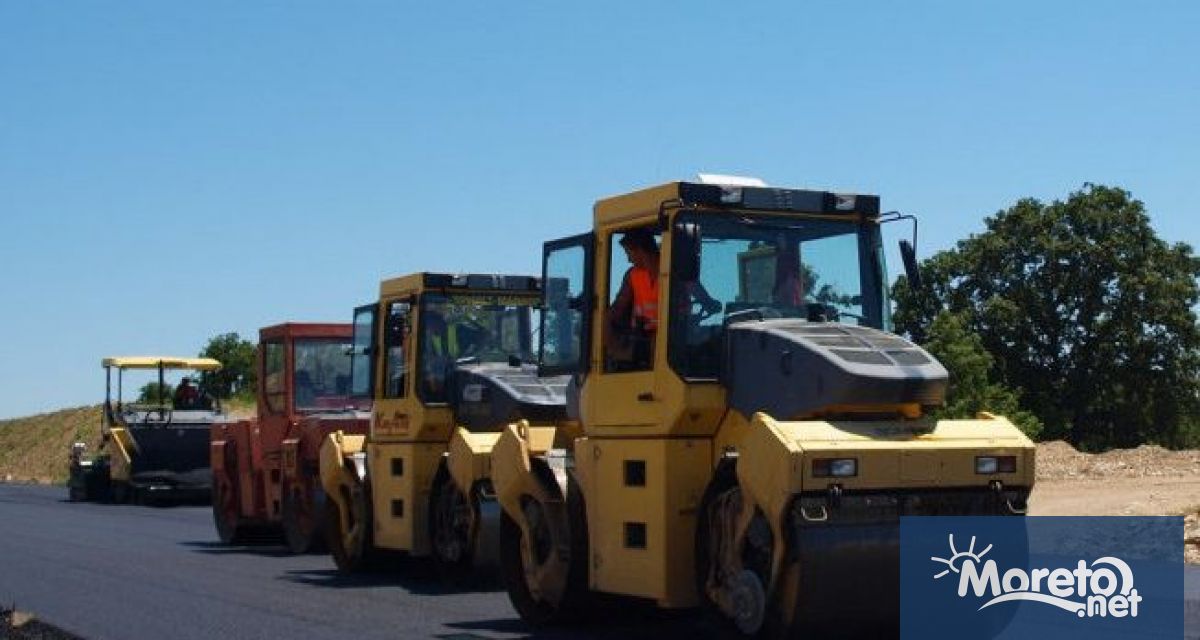 Продължава реконструкцията на пътя от границата между общините Провадия и