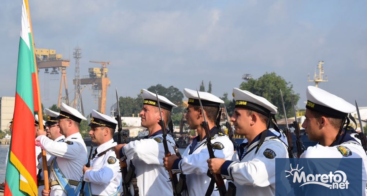 Заплатите на военнослужещите да бъдат изравнени със средната работна заплата