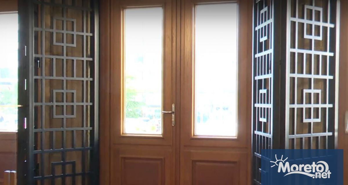 Позорно е парламентаризмът да бъде ограден с метални решетки Народното