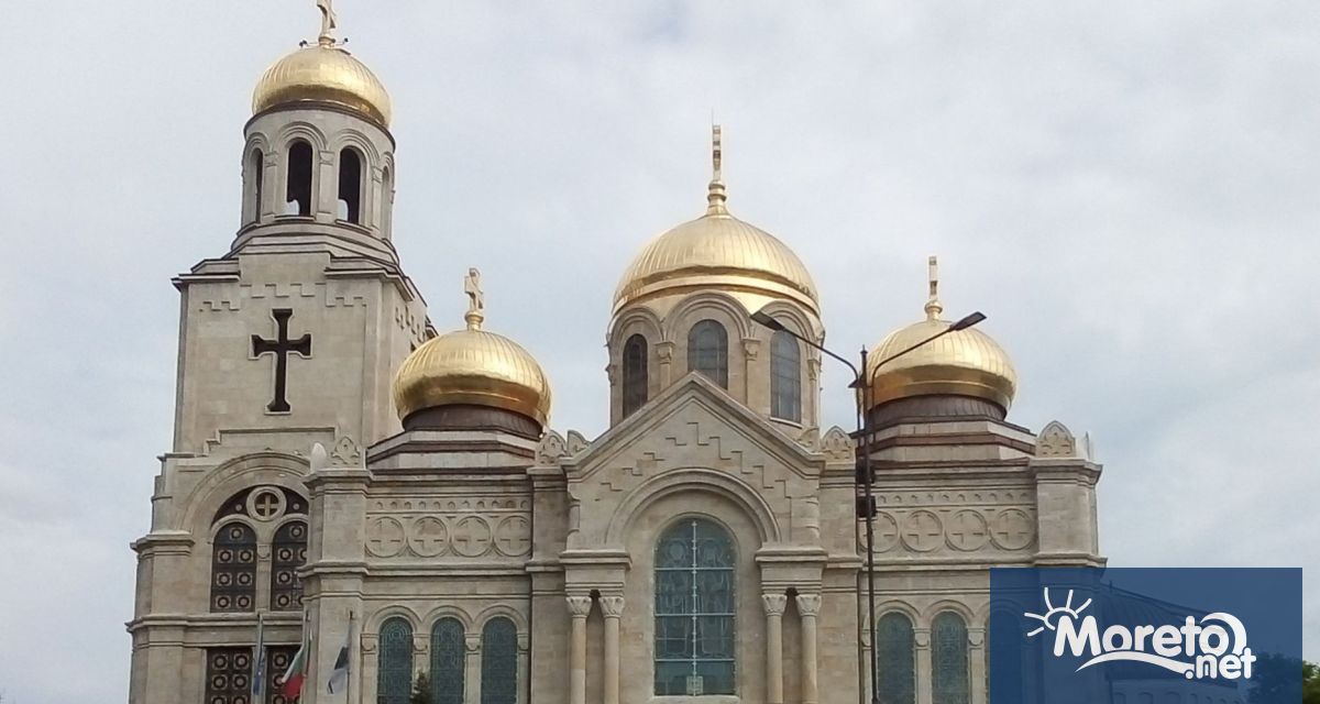 Предстои реставрация на стенописи в катедралния храм Успение Богородично във