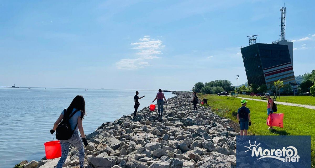 Доброволци организирани от Васил Милев проведоха акция по почистване на